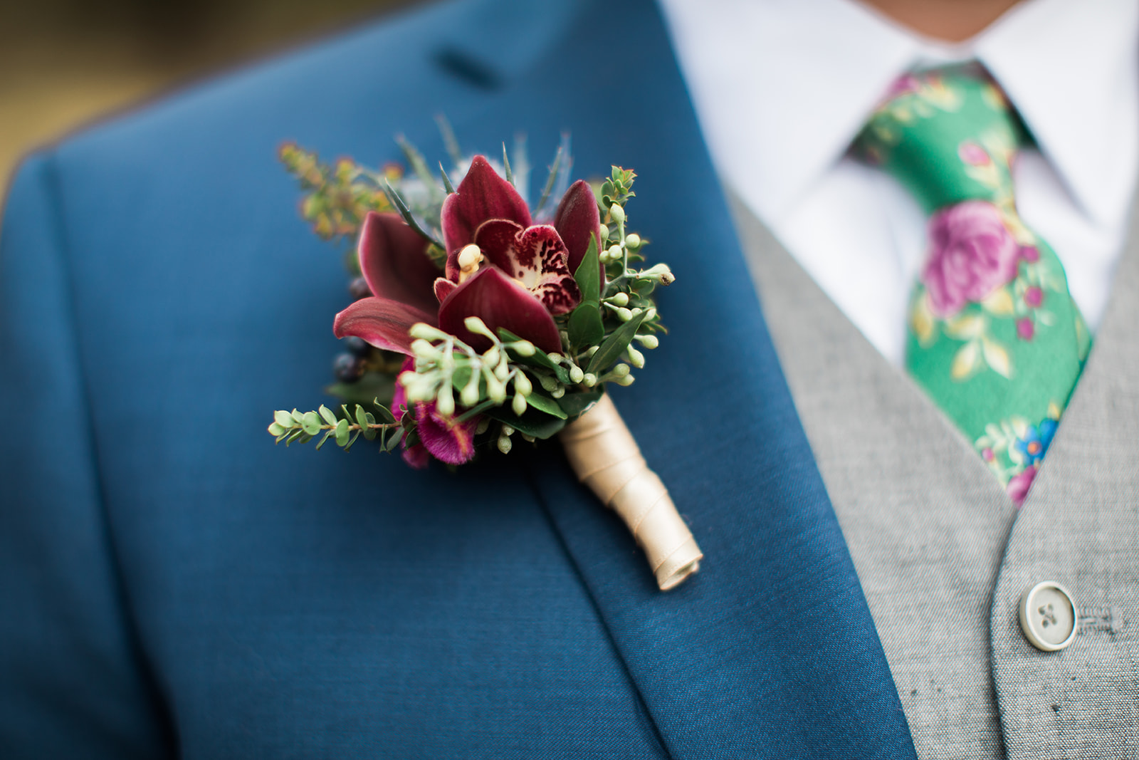 groom boutinniere for colorado outdoor elopement