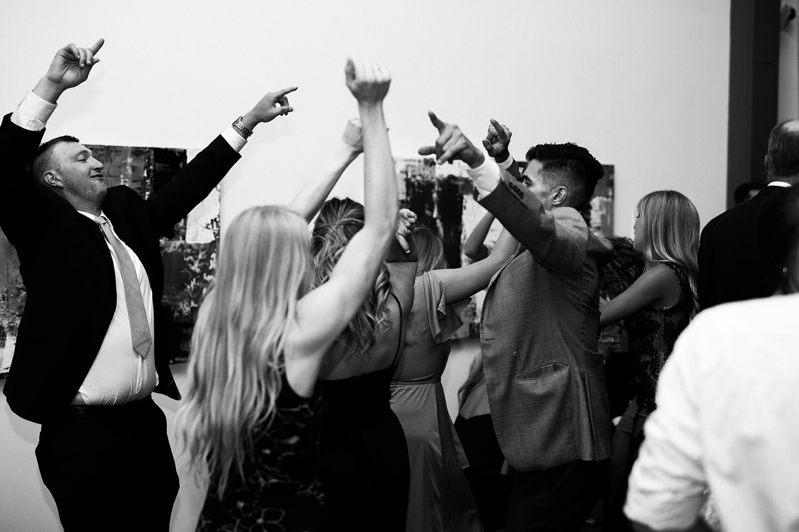 guests dancing at wedding at space gallery