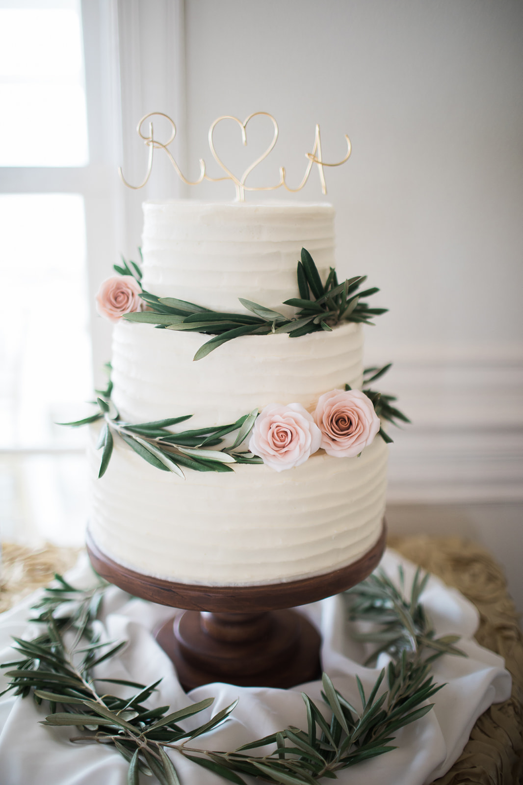 willow ridge manor elegant wedding cake for outdoor colorado wedding