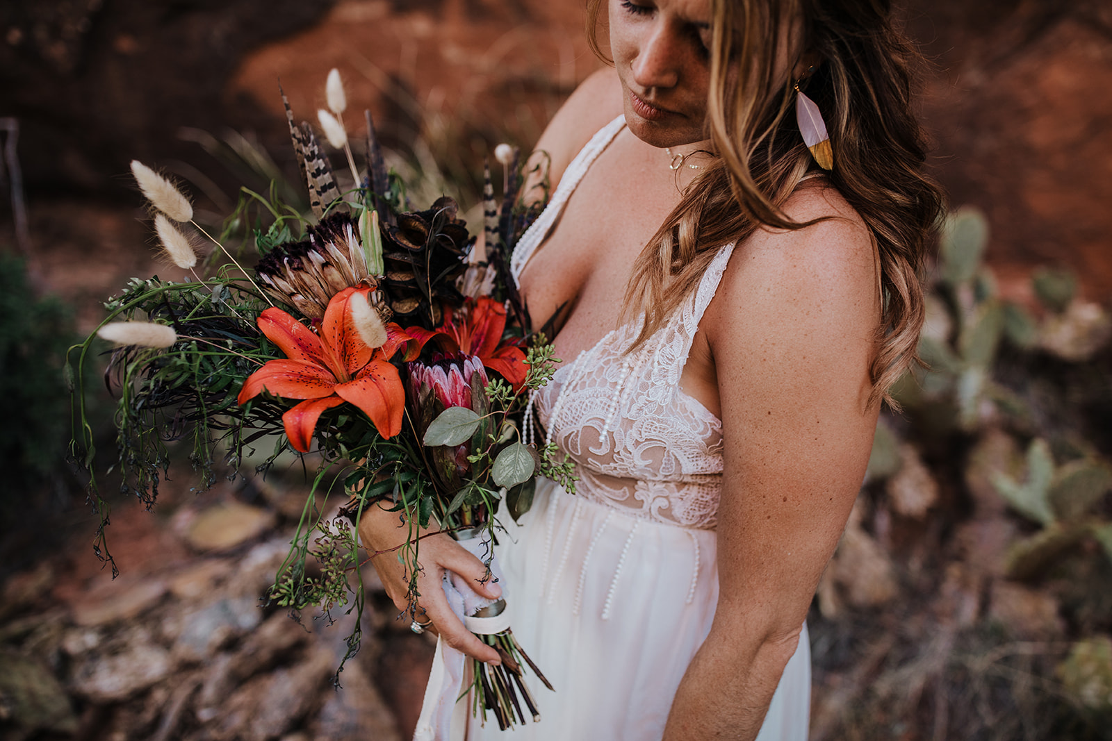 bridal portrait in front of red Sedona rocks