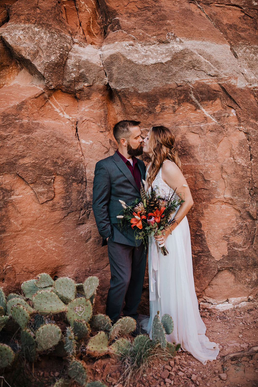 bridal portrait in front of red Sedona rocks