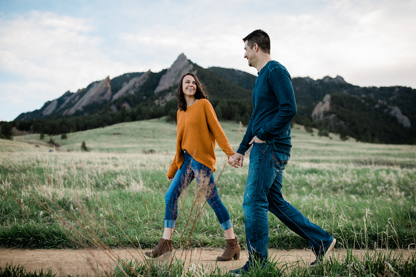 closeup couple hugging in outdoor Colorado engagement session