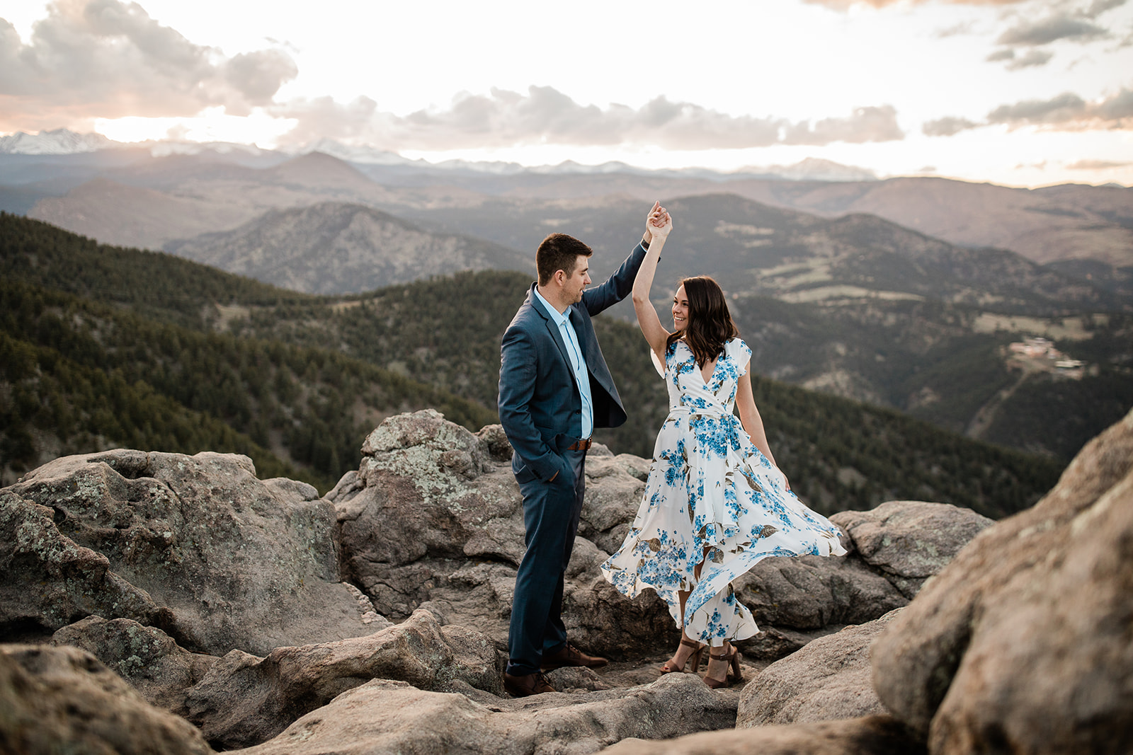 Amber and Jesse engagement pictures at Lost Gulch lookout