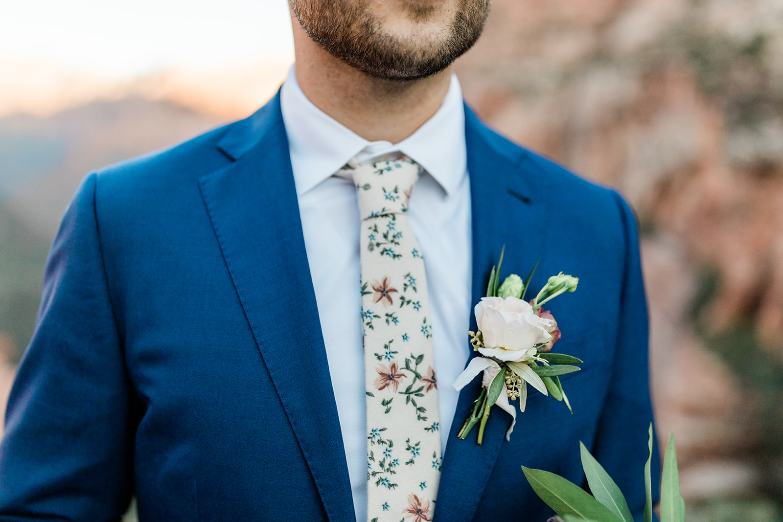 groom details: floral tie and boutonniere 