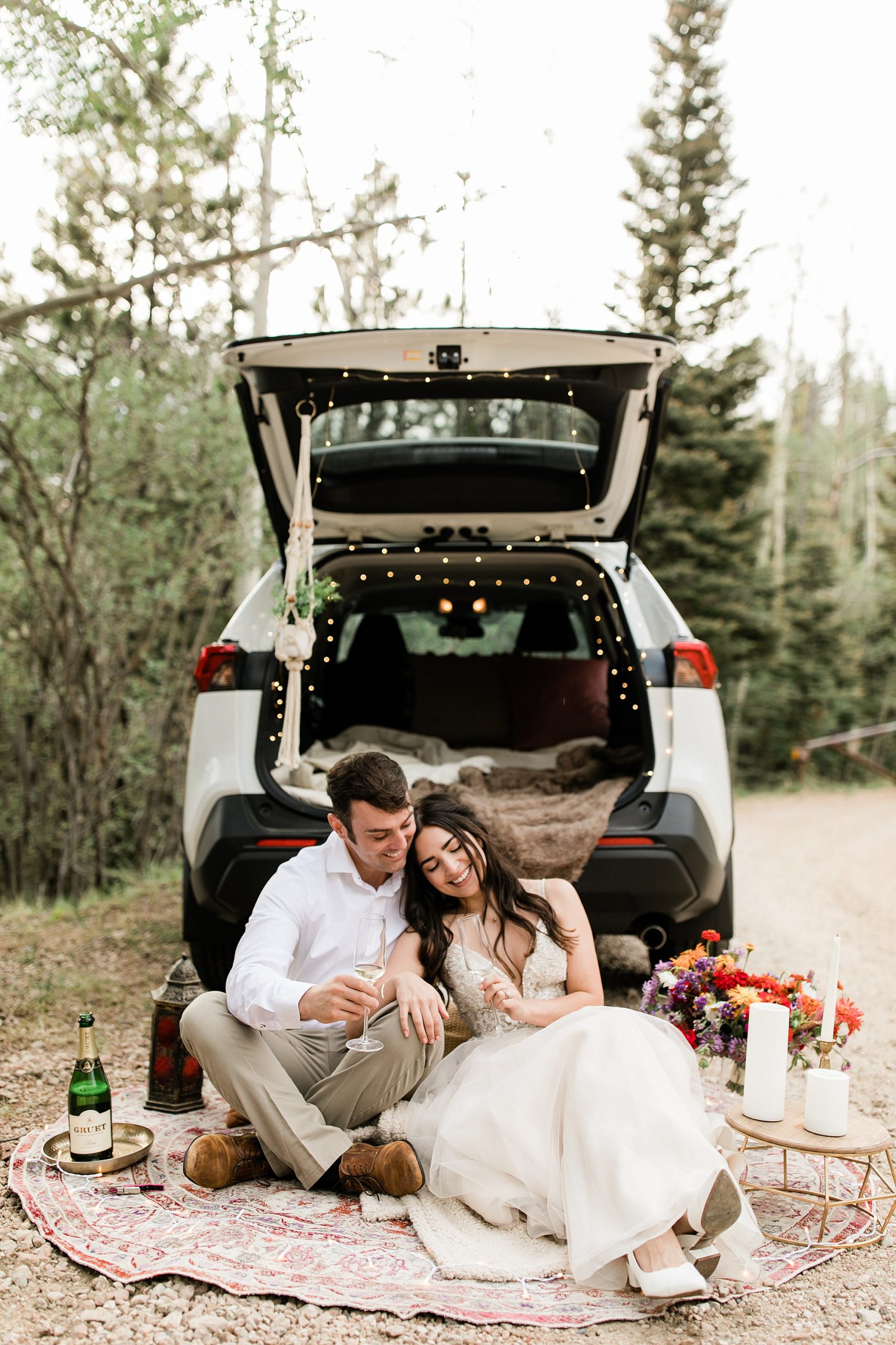 elopement picnic and champagne